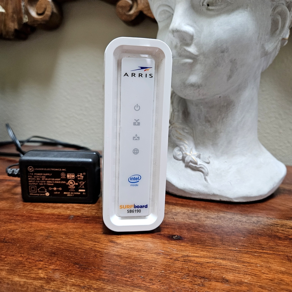 SURFboard White Networking Modem